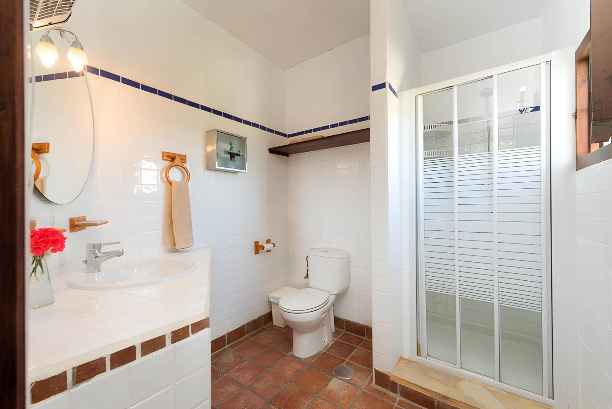 Castle Tower Apartment In Rural Holiday Park 'Bernard' Tolox Bagian luar foto